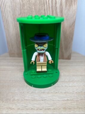 Zombie Minifigure in Green Display Capsule - Yellow & Green